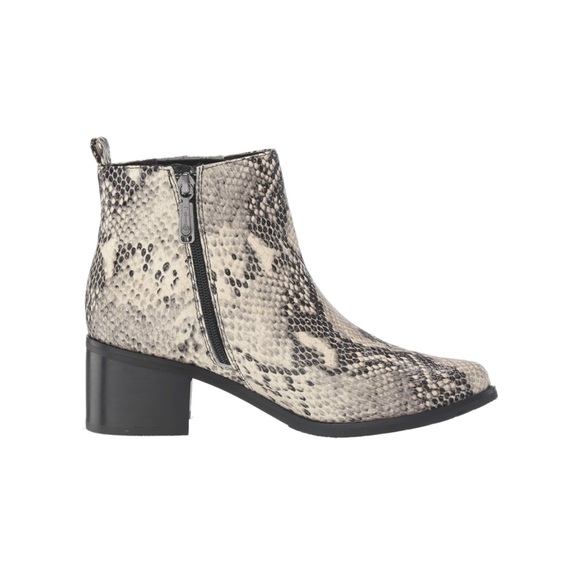 Blondo Elvina Waterproof Ankle Boots - Picture 3 of 5